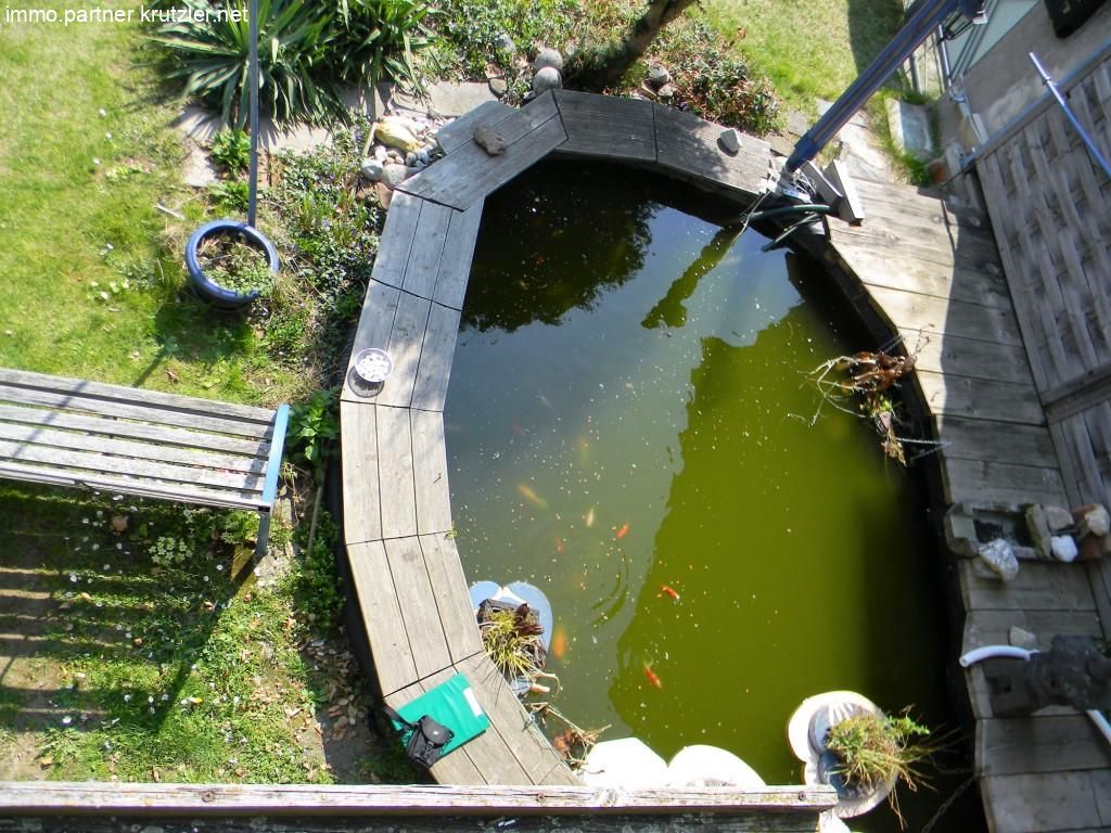 Gartenteich vom Balkon