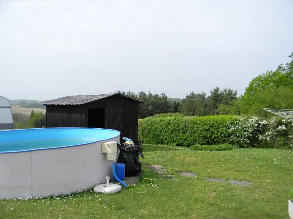 Garten mit Pool