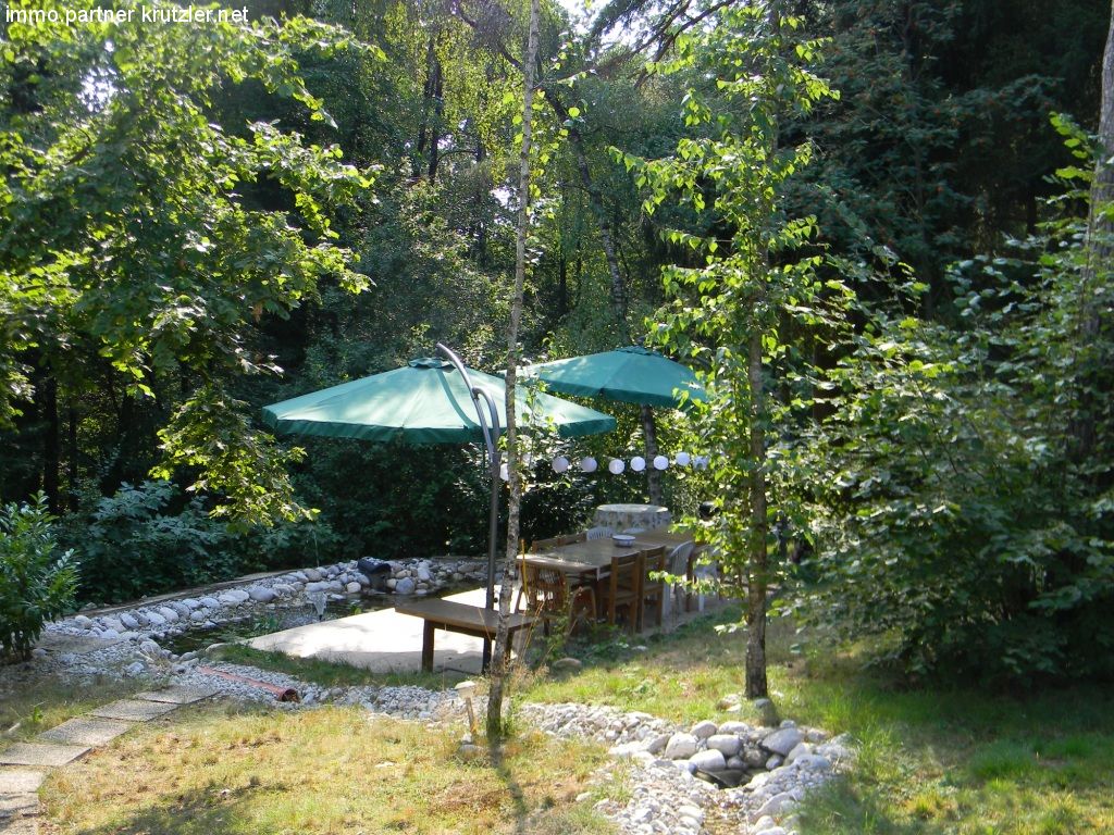 Wasserlauf Fischteich Sitzterrasse