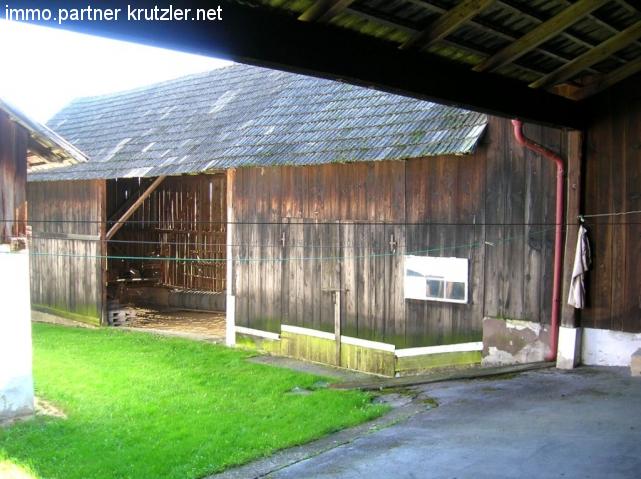 Holzscheune im rückwärtigen Teil des Anwesens