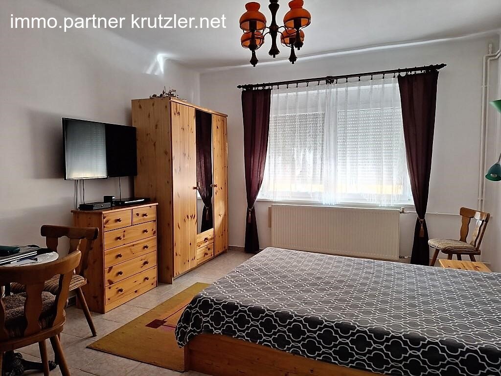 Zimmer 2 OG (1) Zimmer 2 OG (1)