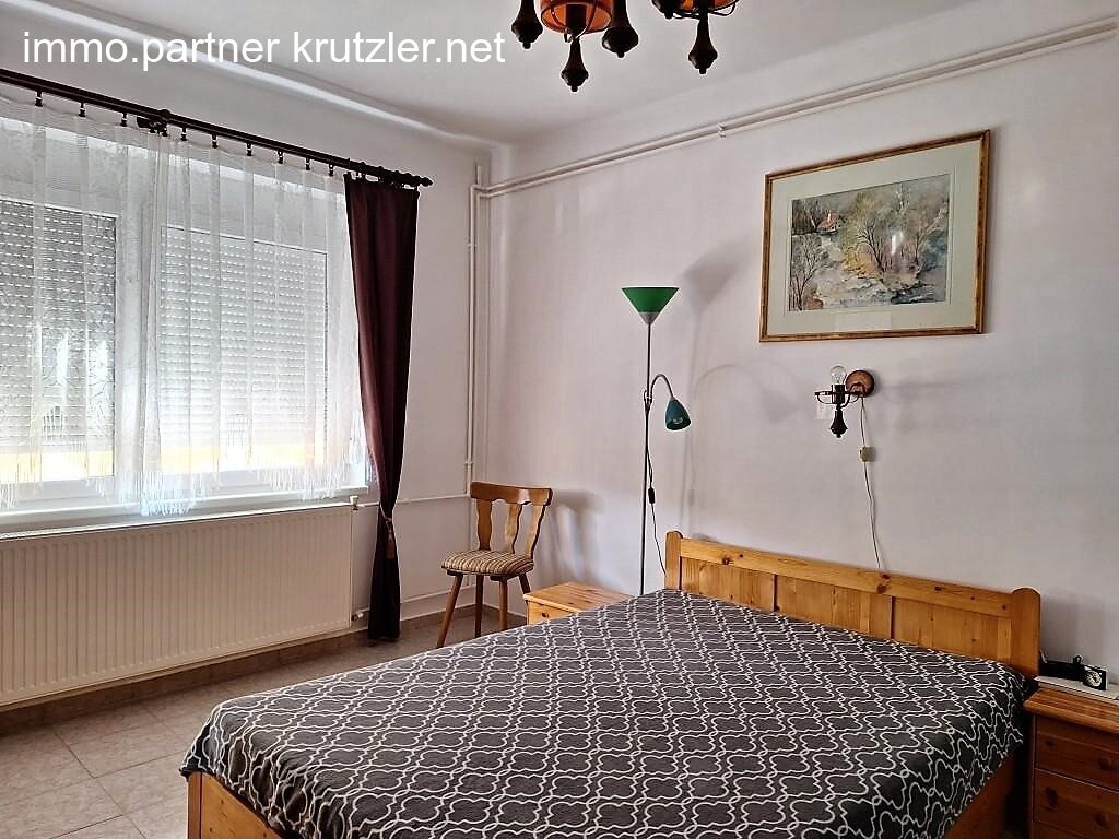 Zimmer 2 OG (2) Zimmer 2 OG (2)