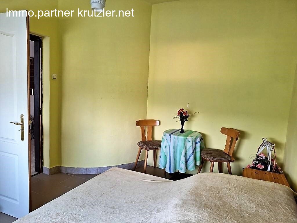 Zimmer 1 OG (3) Zimmer 1 OG (3)