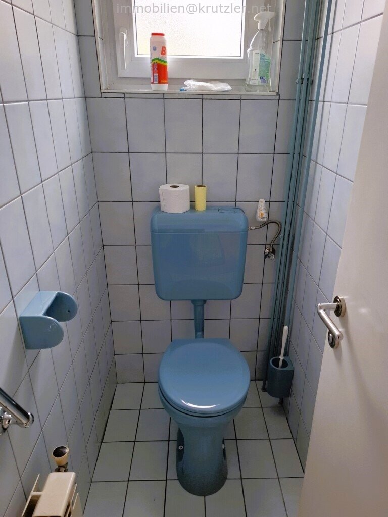 EG sep. Toilette mit Fenster