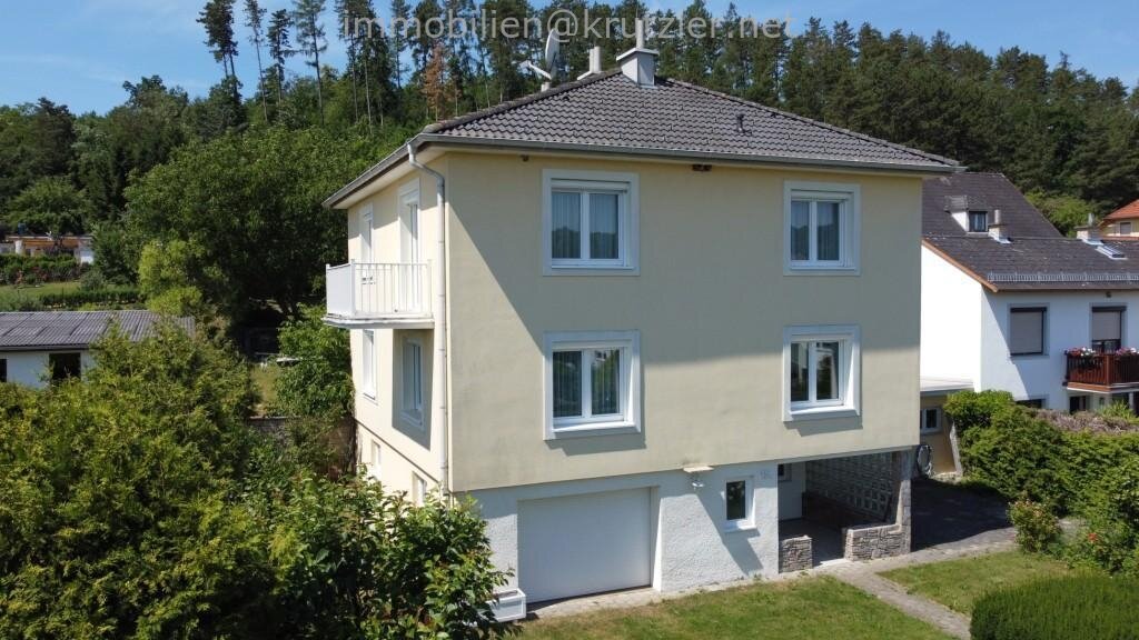Wohnhaus mit Garten