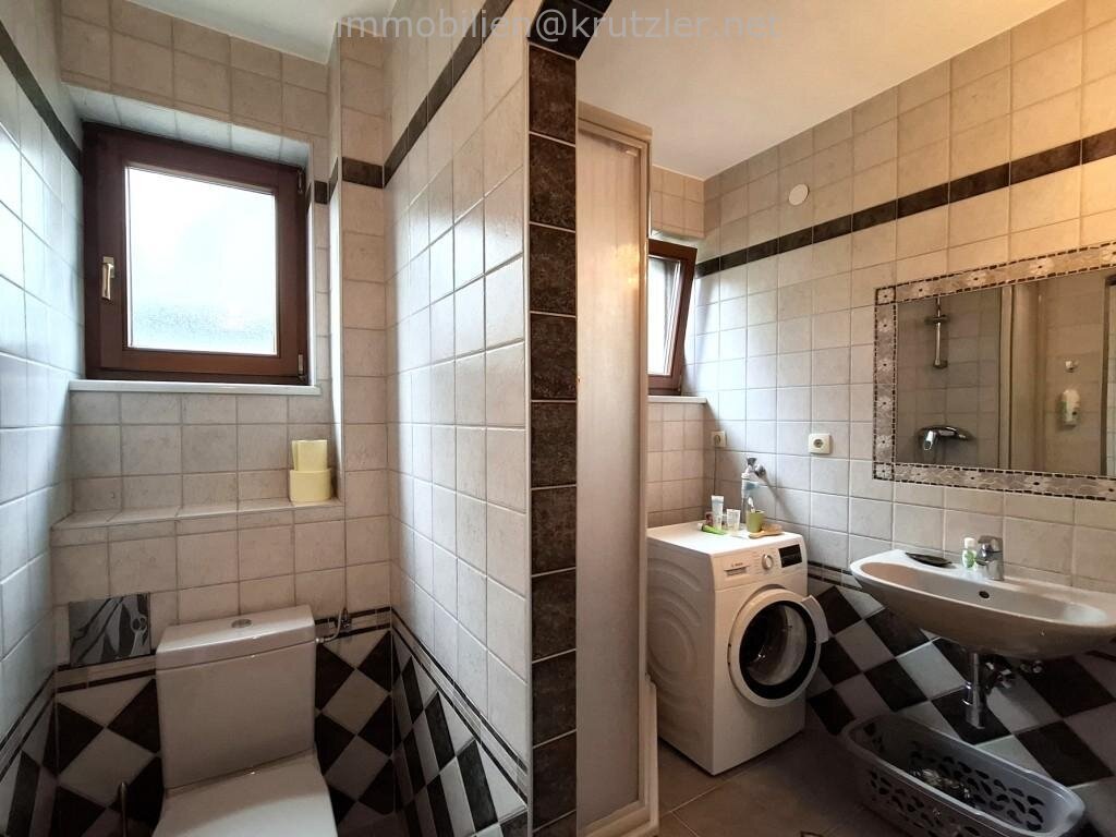 EG Bad m. Dusche + WC 
