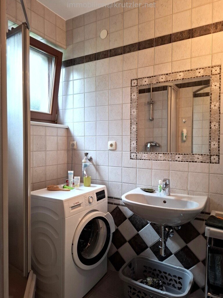 EG Bad mit Dusche WM u. WT